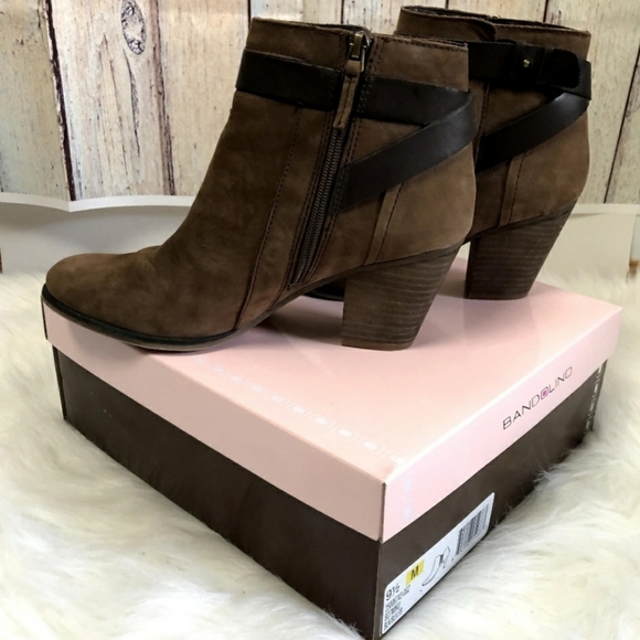 9.5 Franco Sarto Brown Booties 2.5 Heel Like New! - Picture 2 of 2